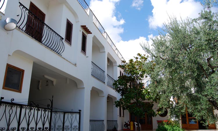 hotel veranda mattinata