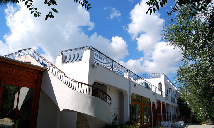 hotel veranda mattinata