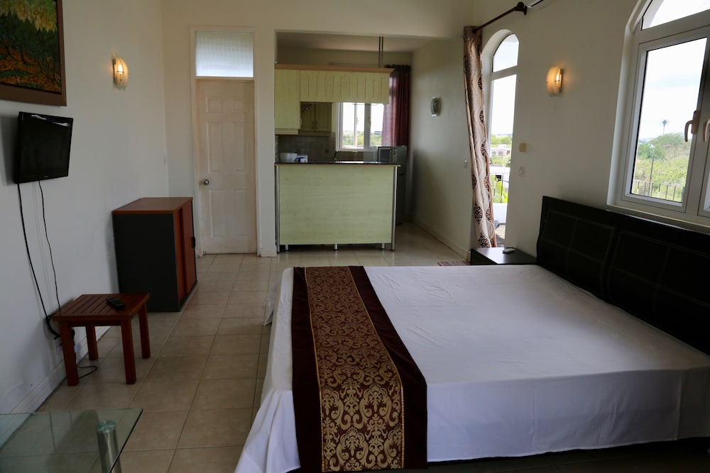 veranda grand baie expedia
