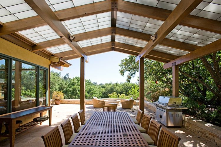 veranda couverte en bois