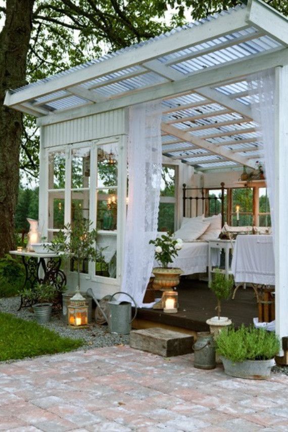 veranda and pergola definition