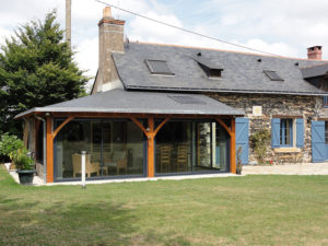 veranda couverte en bois
