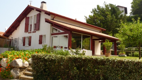 veranda maison basque