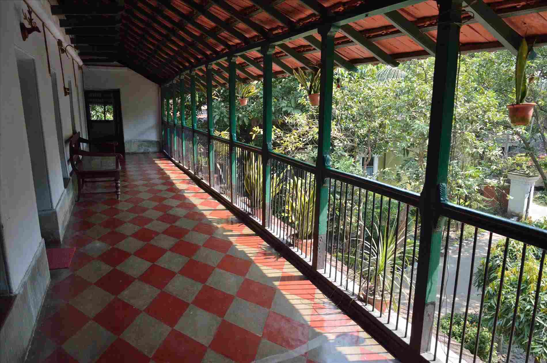 veranda english meaning