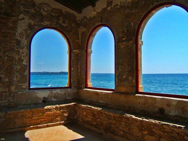 difference veranda loggia