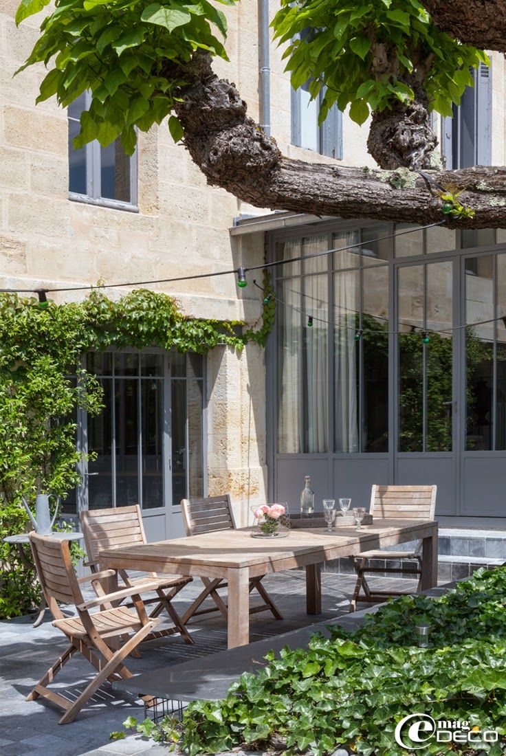 veranda acier bordeaux