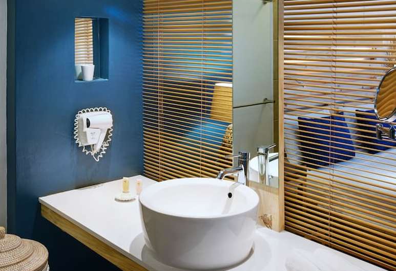 veranda pointe aux biches bathroom