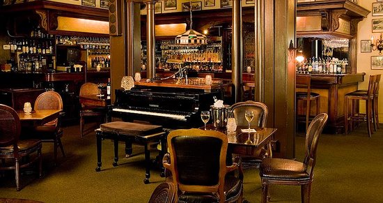 veranda lounge entertainment