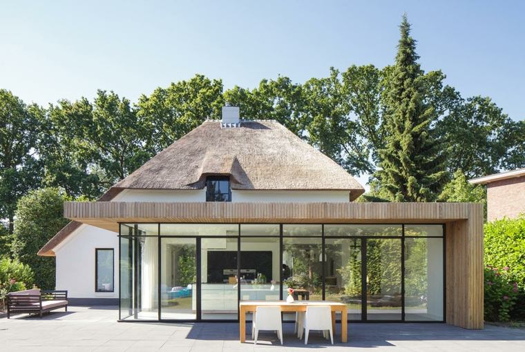 veranda avec du bois