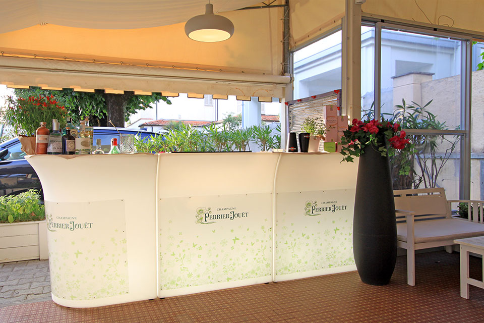 veranda all day cafe & lounge bar