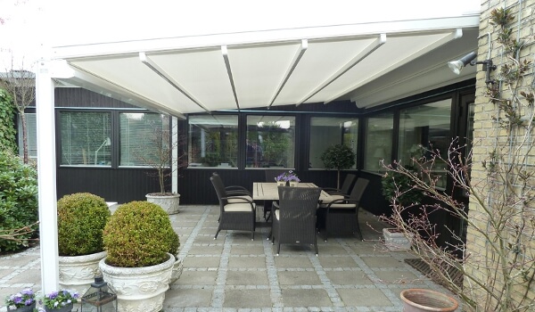 retractable verandah roof