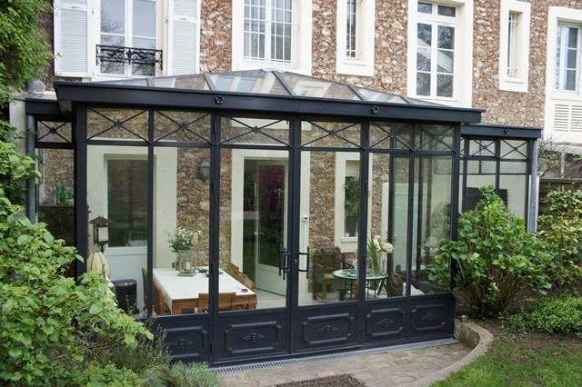 veranda acier bordeaux