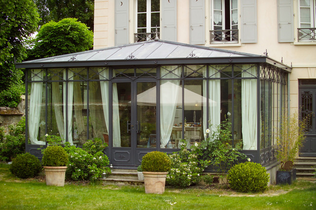 veranda acier bordeaux