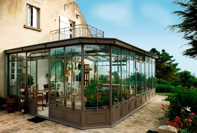 veranda acier bordeaux