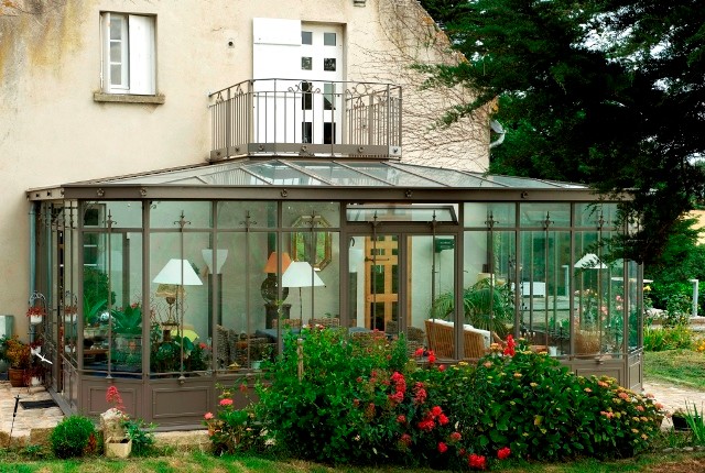 veranda acier bordeaux