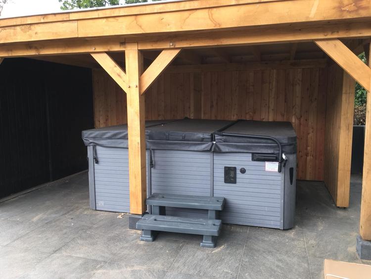 jacuzzi onder veranda