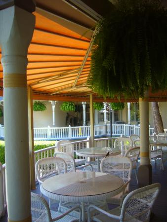 jekyll club veranda yellow