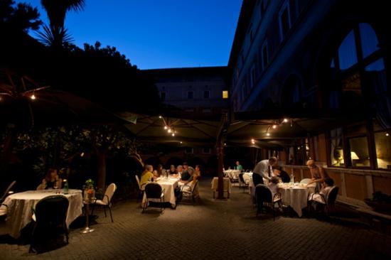 la veranda dell'hotel columbus