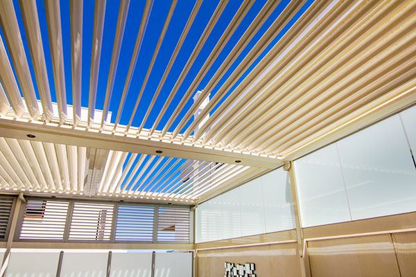 retractable verandah roof