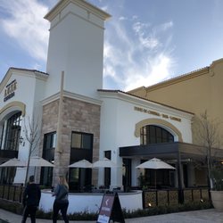 veranda luxe hours