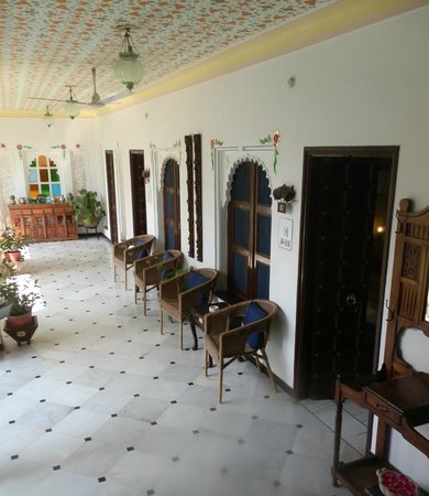 hotel verandah udaipur