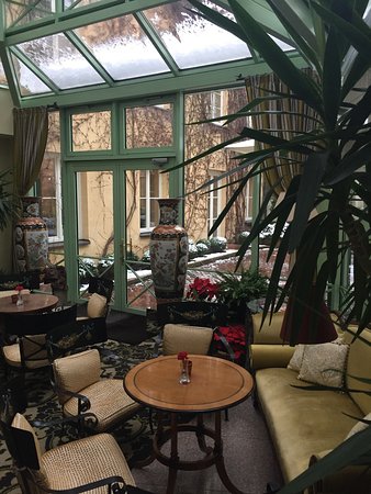 veranda salon design