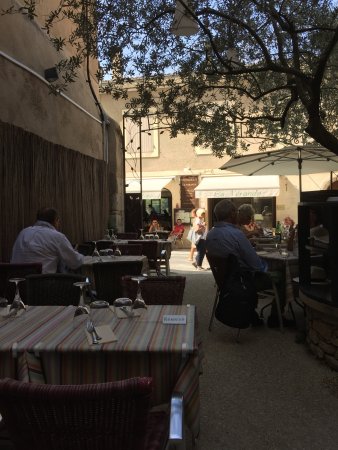 cafe veranda menerbes france