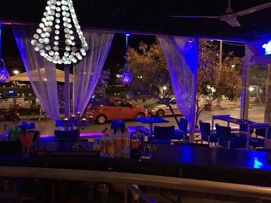 veranda all day cafe & lounge bar
