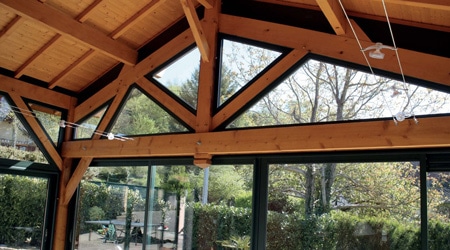 veranda avec charpente bois