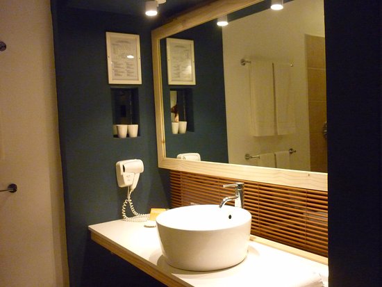 veranda pointe aux biches bathroom