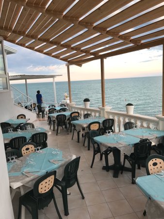 hotel veranda mattinata
