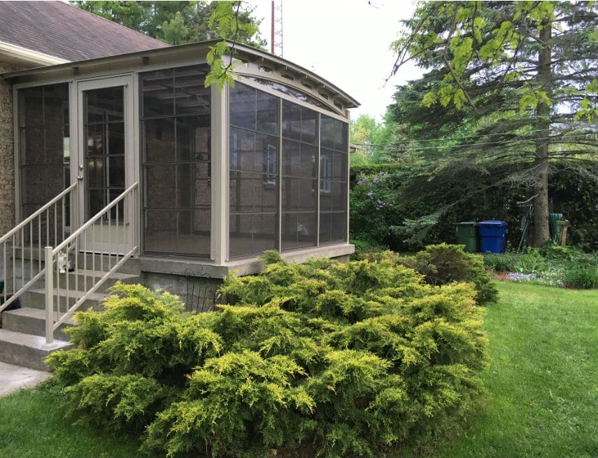 veranda en moustiquaire
