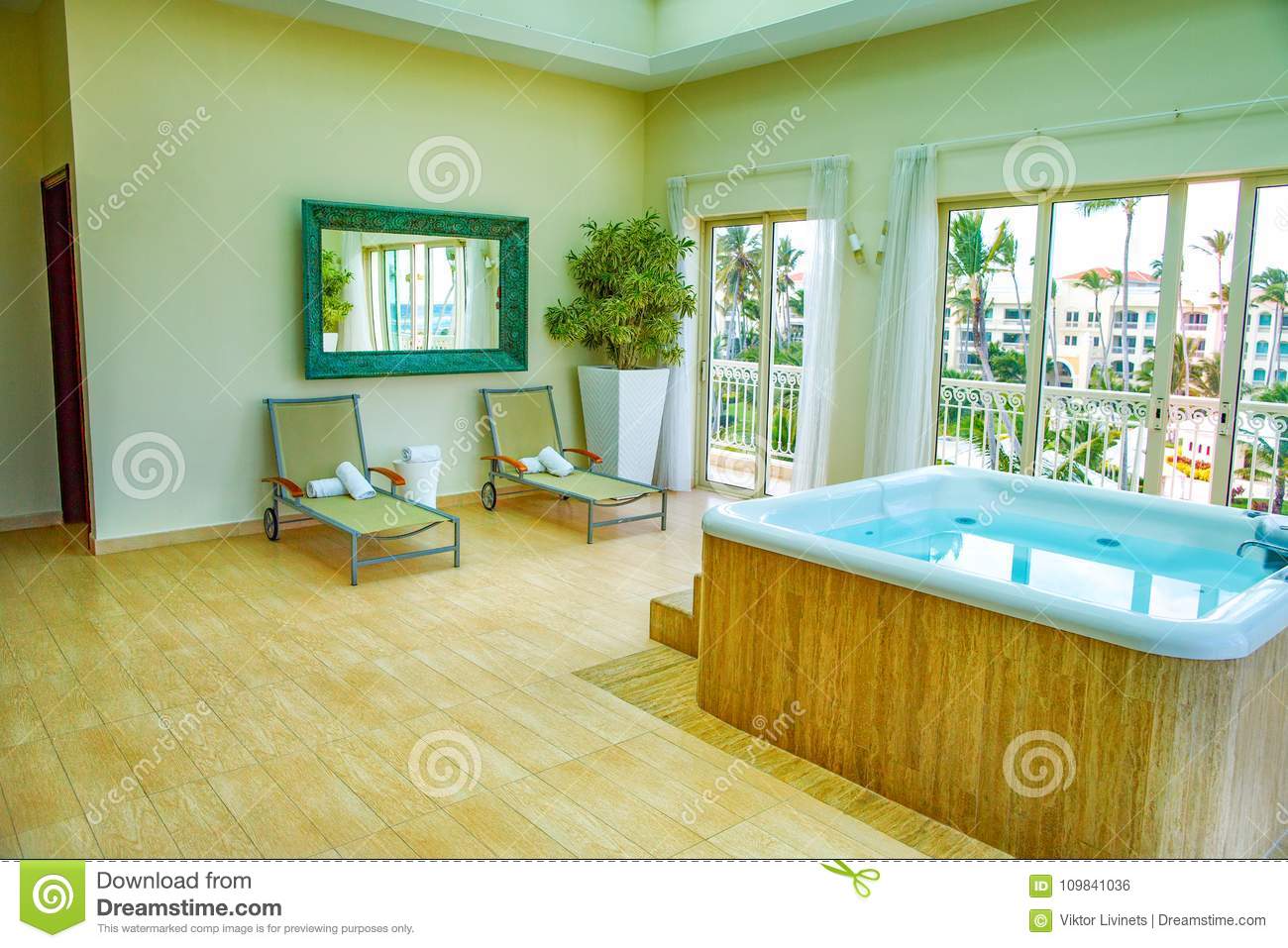 veranda jacuzzi