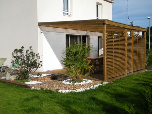veranda couverte en bois