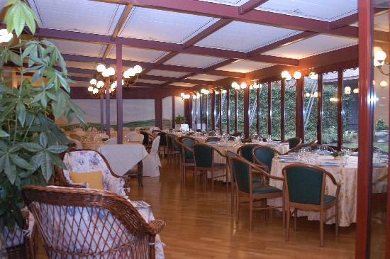 the veranda lounge