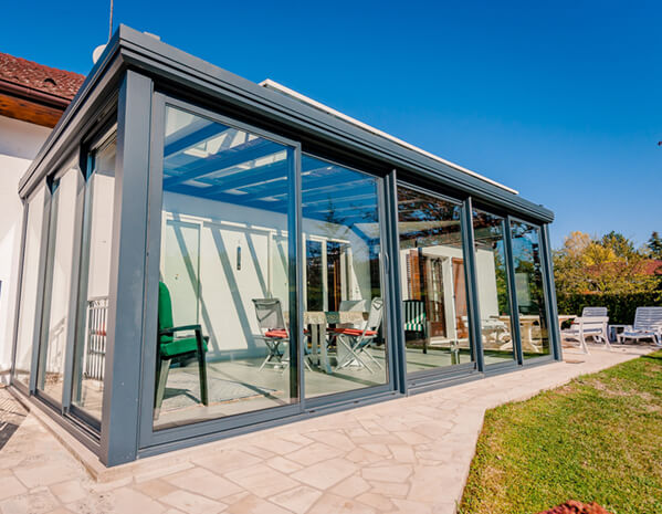 refus construction veranda