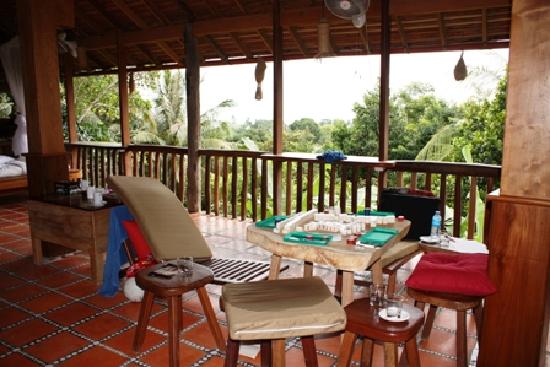 veranda bungalows kep