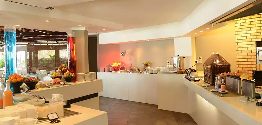 veranda grand baie family room