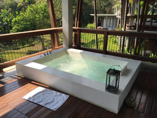 veranda jacuzzi