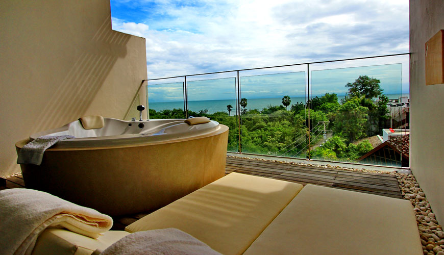 veranda jacuzzi room
