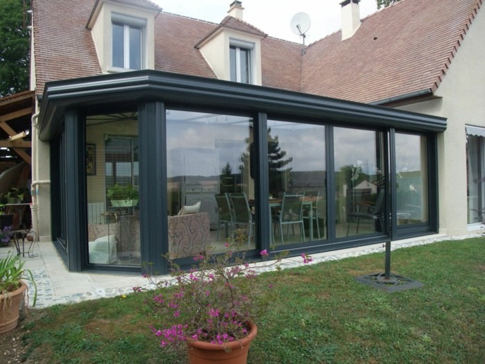 veranda sur maison en v