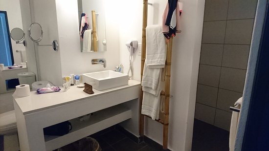veranda pointe aux biches bathroom