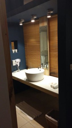 veranda pointe aux biches bathroom