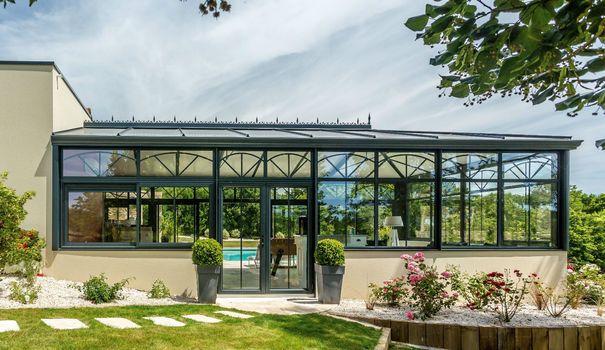 veranda avec muret en pierre
