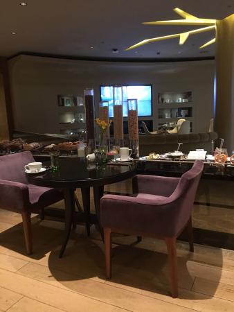 veranda restaurant and lounge
