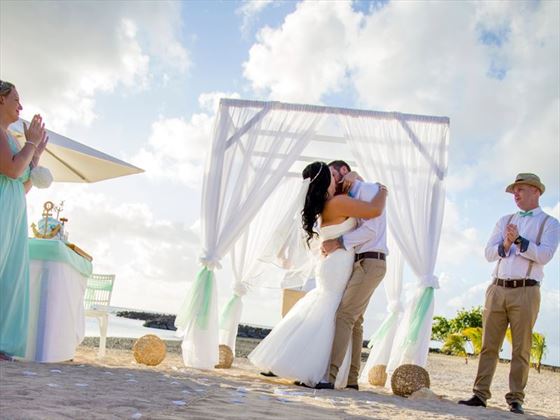 veranda pointe aux biches wedding